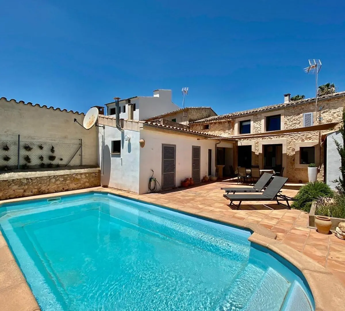 Villas2Meet Jimmy Lloret Lloret de Vistalegre